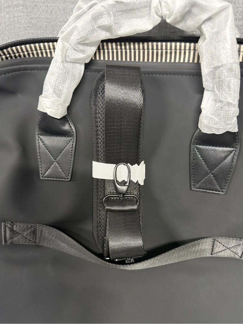Seiko Black Men's Duffel Bag with adjustable strap
